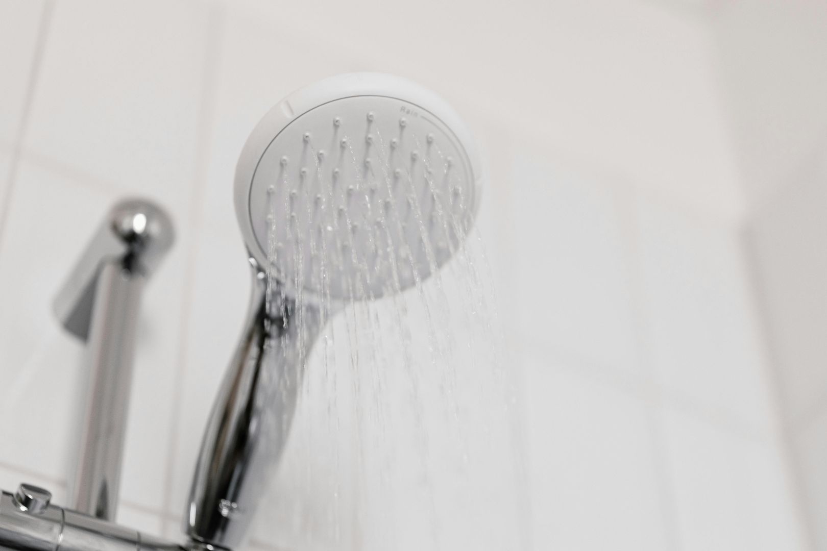 Como consertar chuveiro que pinga apos desligar