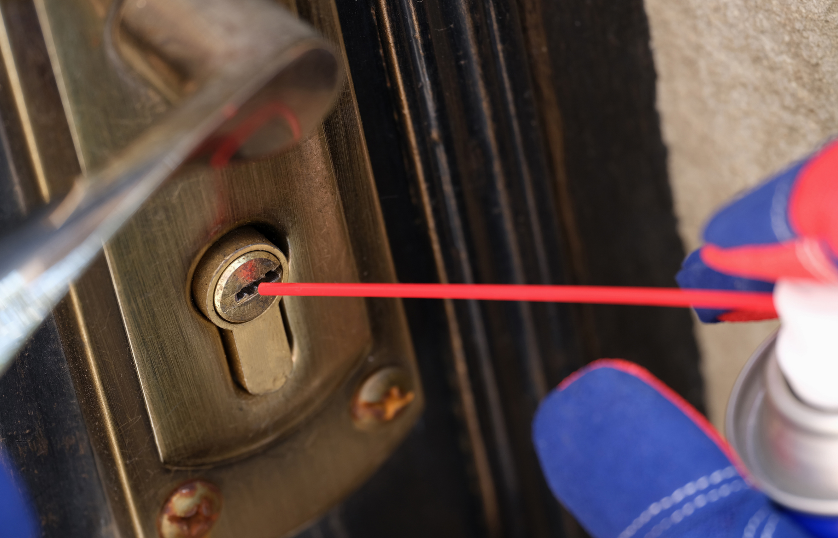 Como lubrificar fechadura corretamente